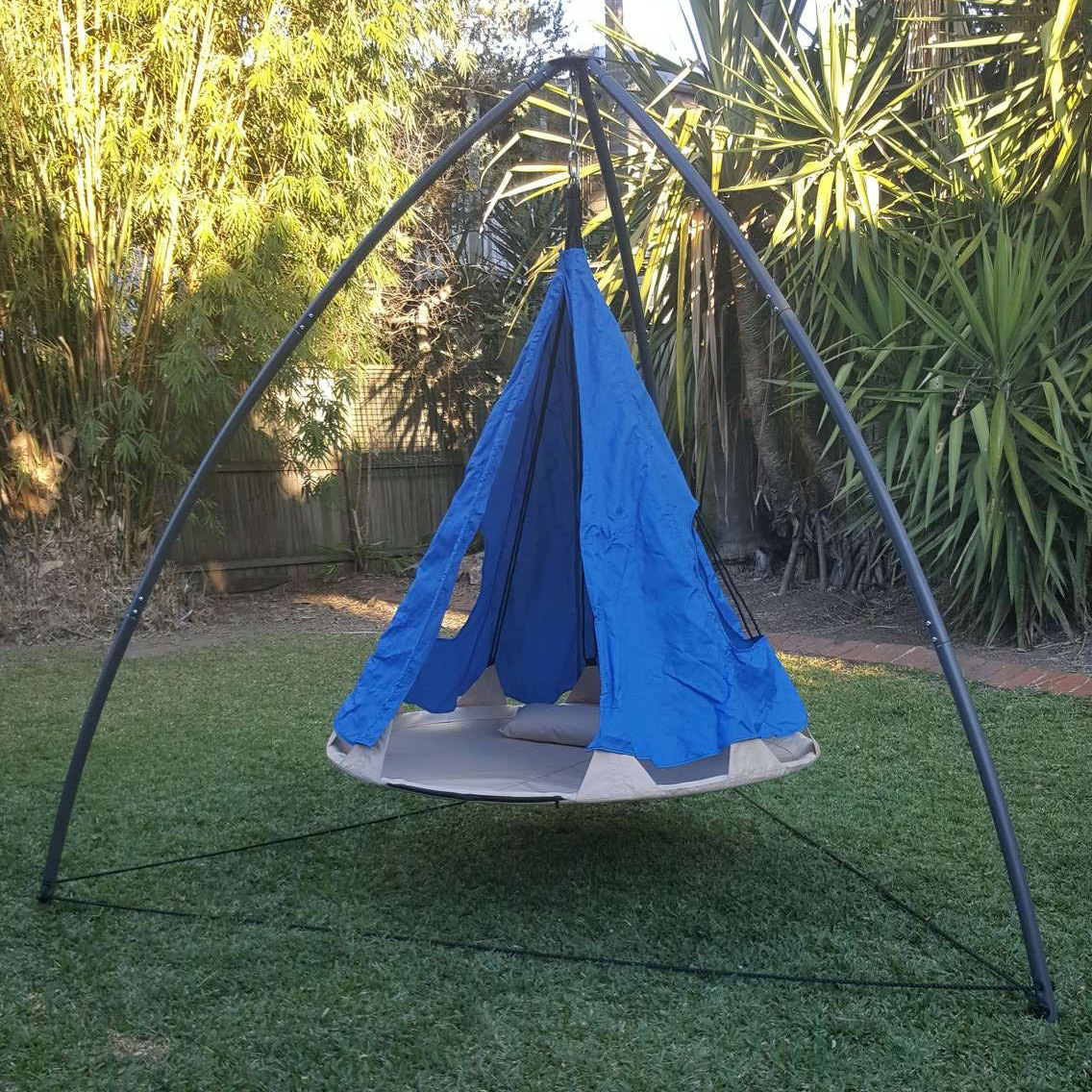150cm Beige Open Hangout with Curved Tripod Stand