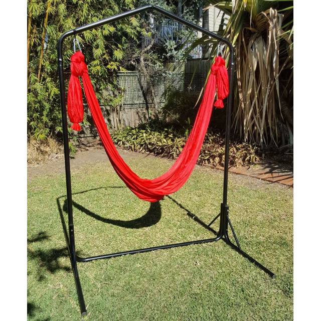 Red wrap swing hung from both hooks of the U stand, side view