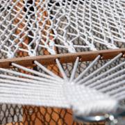 Close up of the twisted polyester rope and the spreader bar